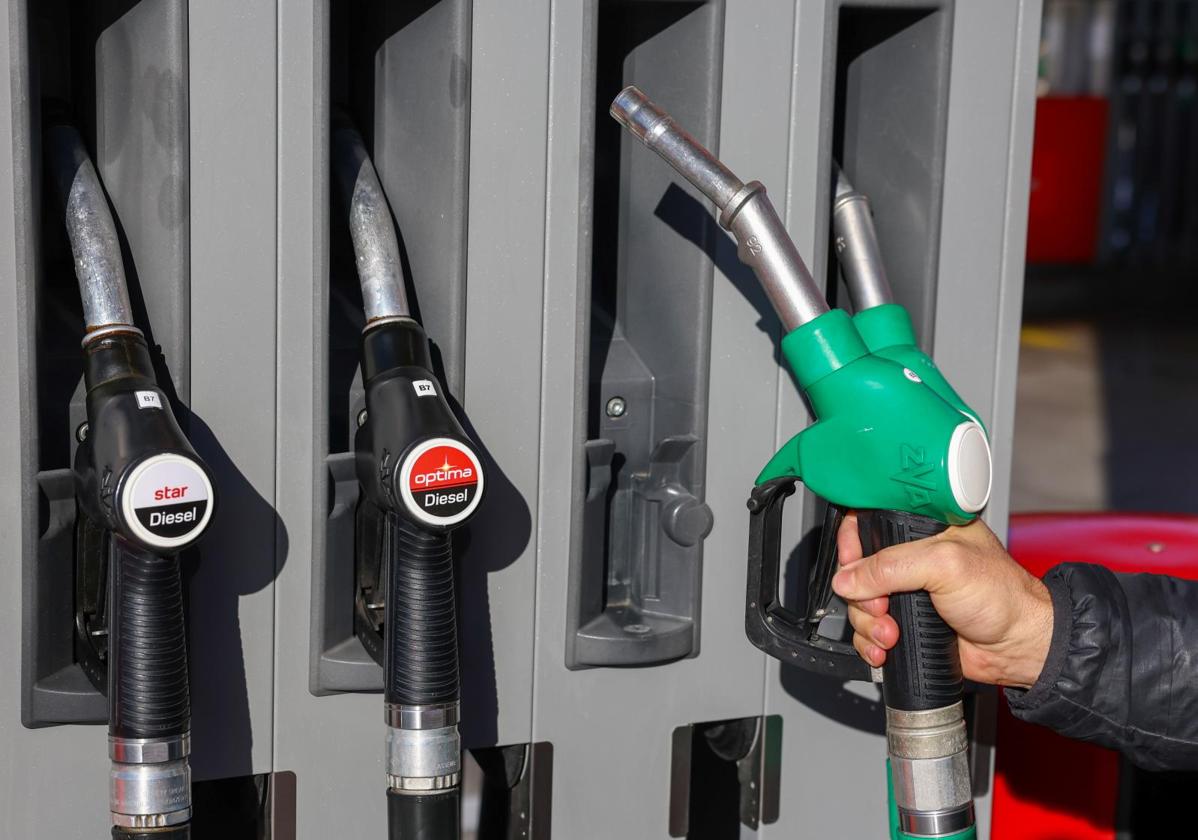 El precio de la gasolina toca su mínimo en años y el diésel low-cost se vende a 95 céntimos