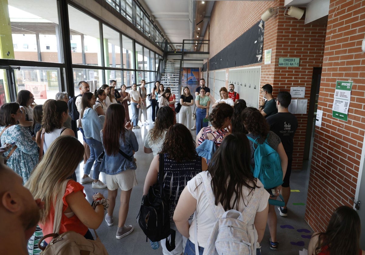 Aspirantes en la última oposición de maestros, el día del primer examen.