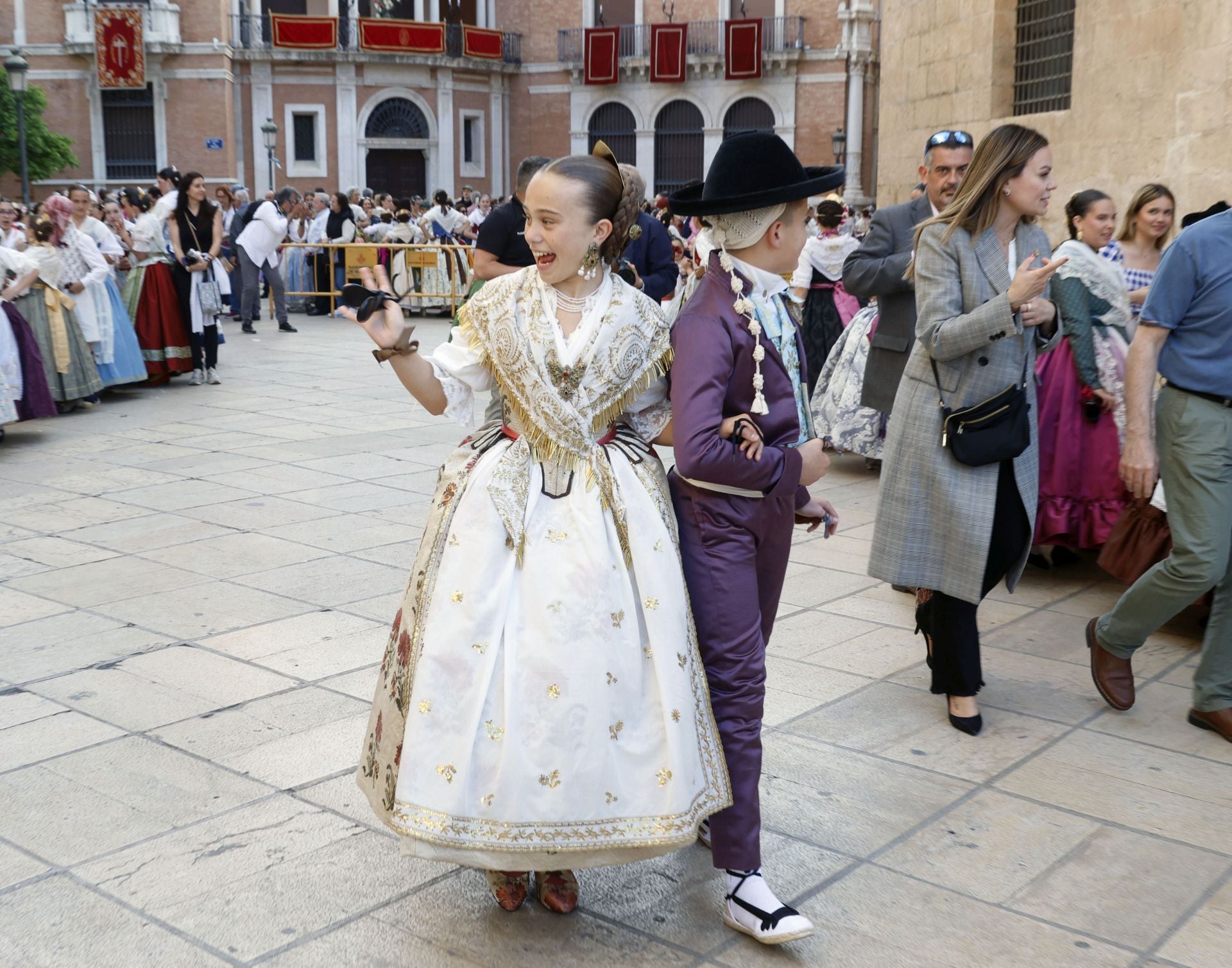 Dansà y pasarela de moda fallera