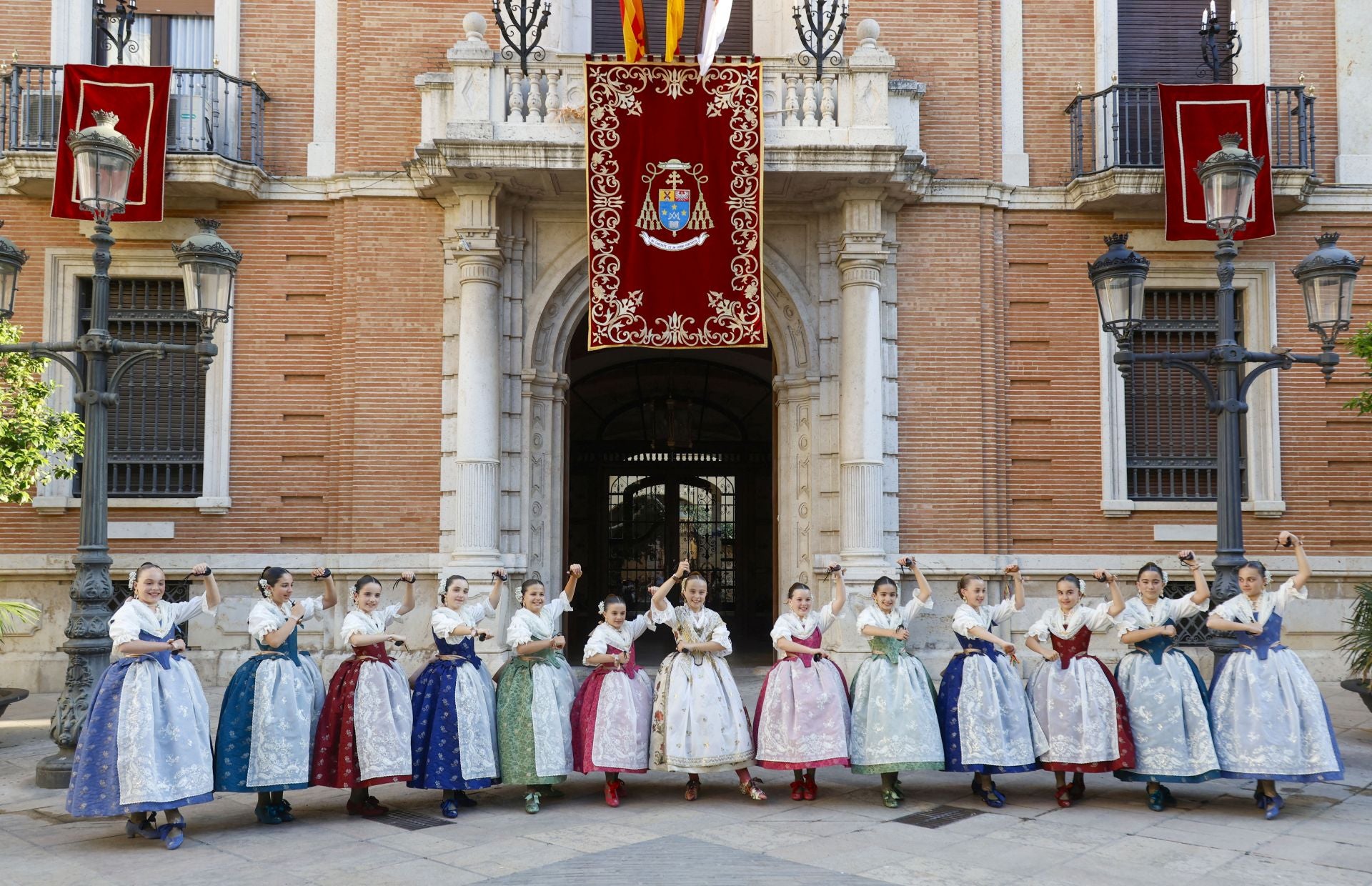 Dansà y pasarela de moda fallera