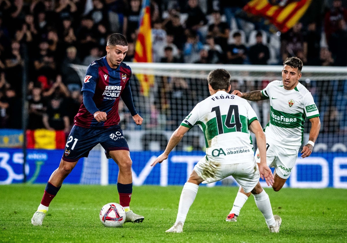 Un derbi con la vista puesta en Primera