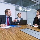 Hay que saber cómo proceder si tu jornada laboral se extiende más de las ocho horas.