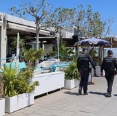Visita de la Policía Local de Valencia, a los locales que tienen que cesar su actividad en la Marina.