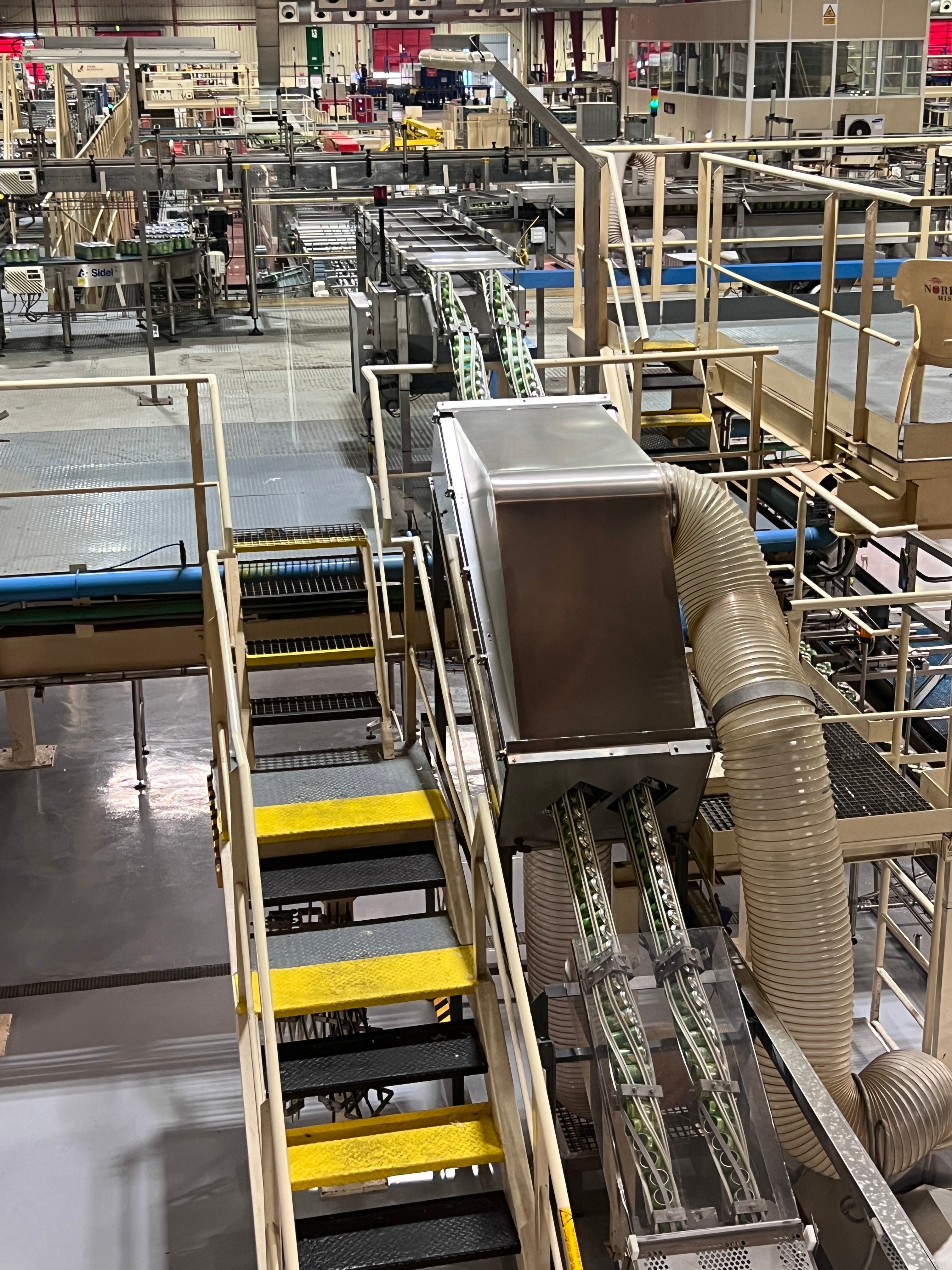 Líneas de producción de la factoria de Coca-Cola en Valencia.