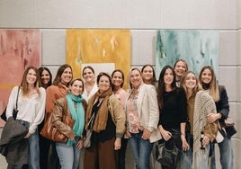 Las mujeres de la familia Cañamás, reunidas para apoyar a Candela Martínez.
