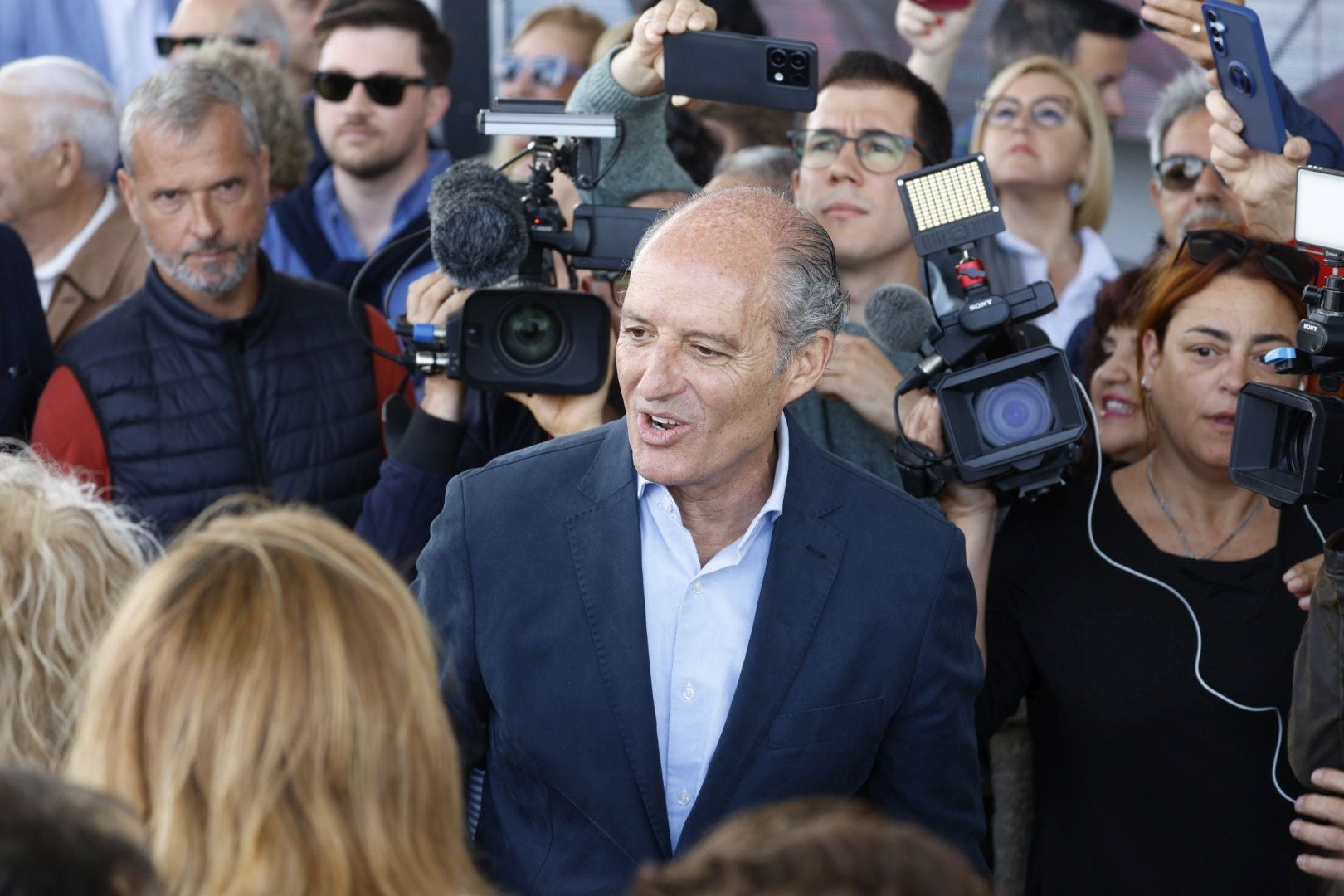 Fotos: los asistentes al mitin de Camps en Valencia