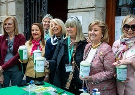 Mesa de la Cuestación contra el Cáncer, con María Dolores Marco, Nidita Guerrero o Leo López Camps.
