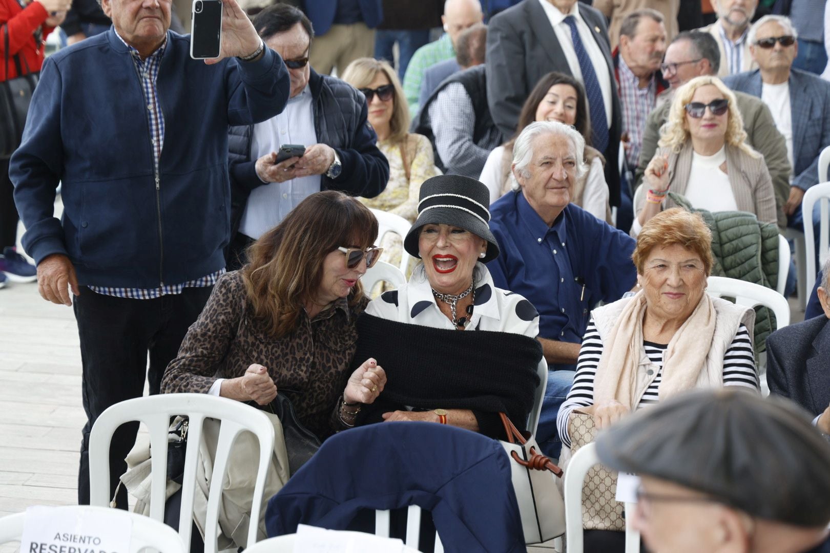 Fotos: los asistentes al mitin de Camps en Valencia