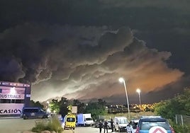 Confinados 5 municipios catalanes por una nube tóxica con cloro generada por un incendio.