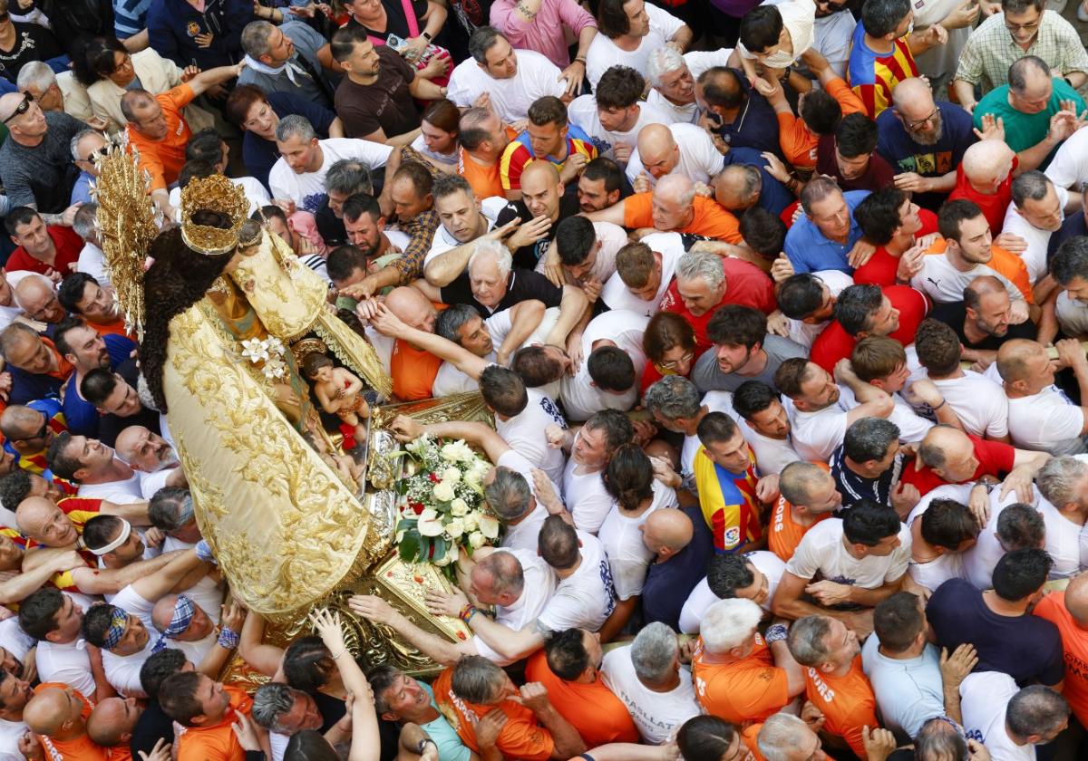 El médico que escribió la historia de la Virgen