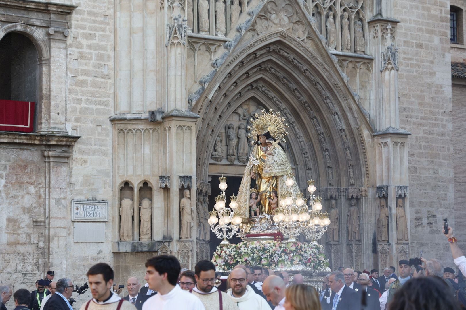 La procesión de la Virgen de los Desamparados, en imágenes