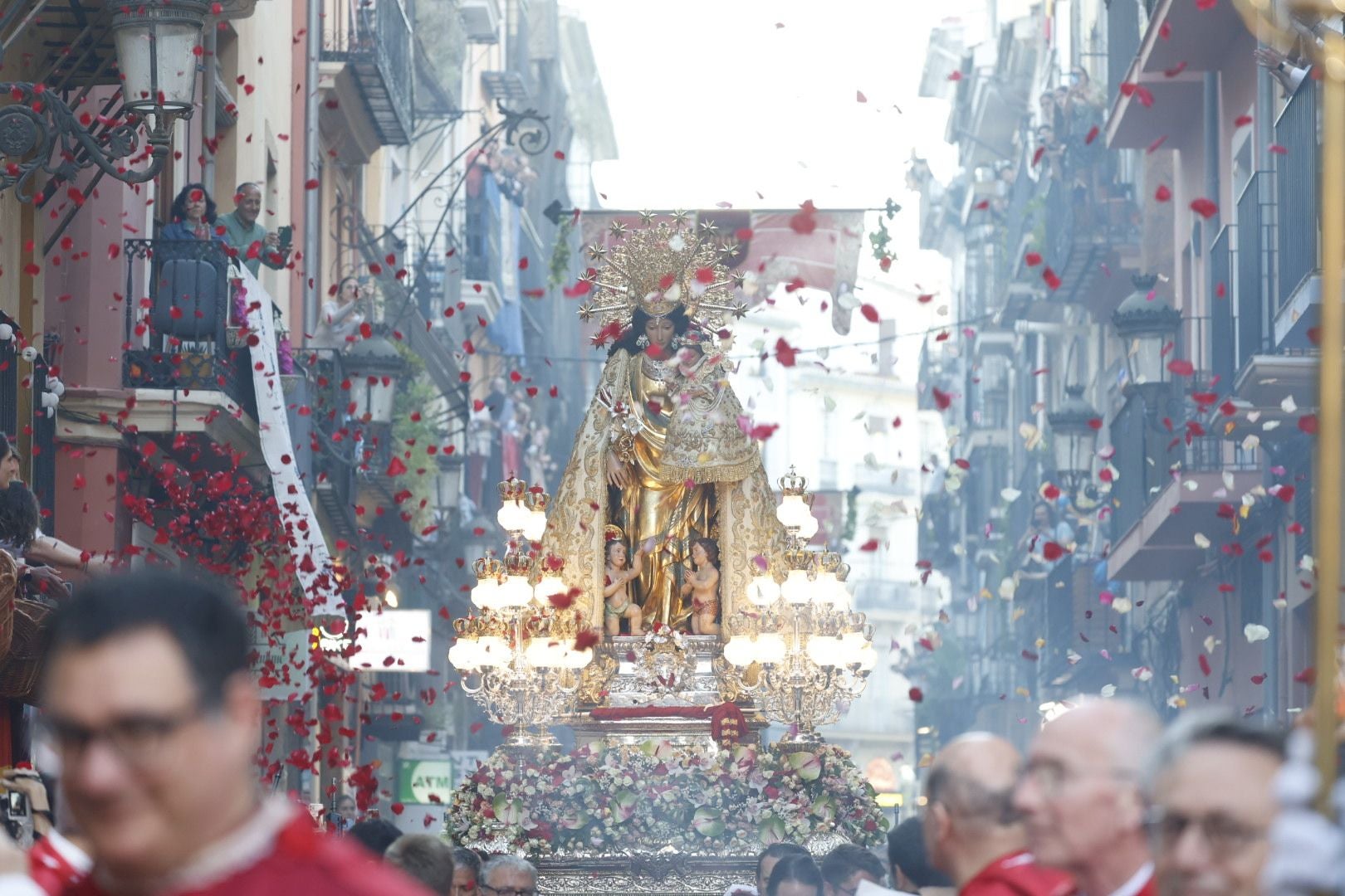 La procesión de la Virgen de los Desamparados, en imágenes