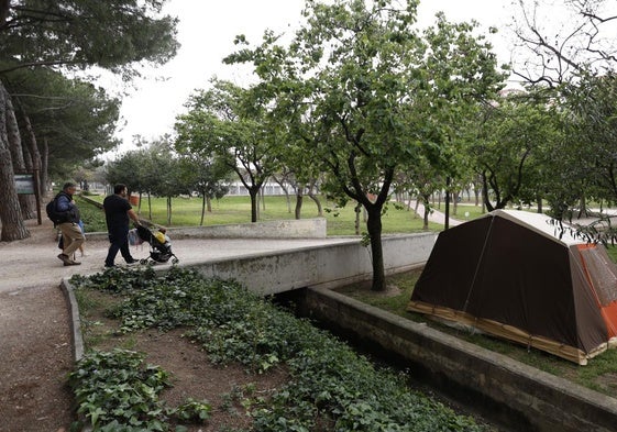 Una tienda en el Jardín del Turia, en una imagen reciente.