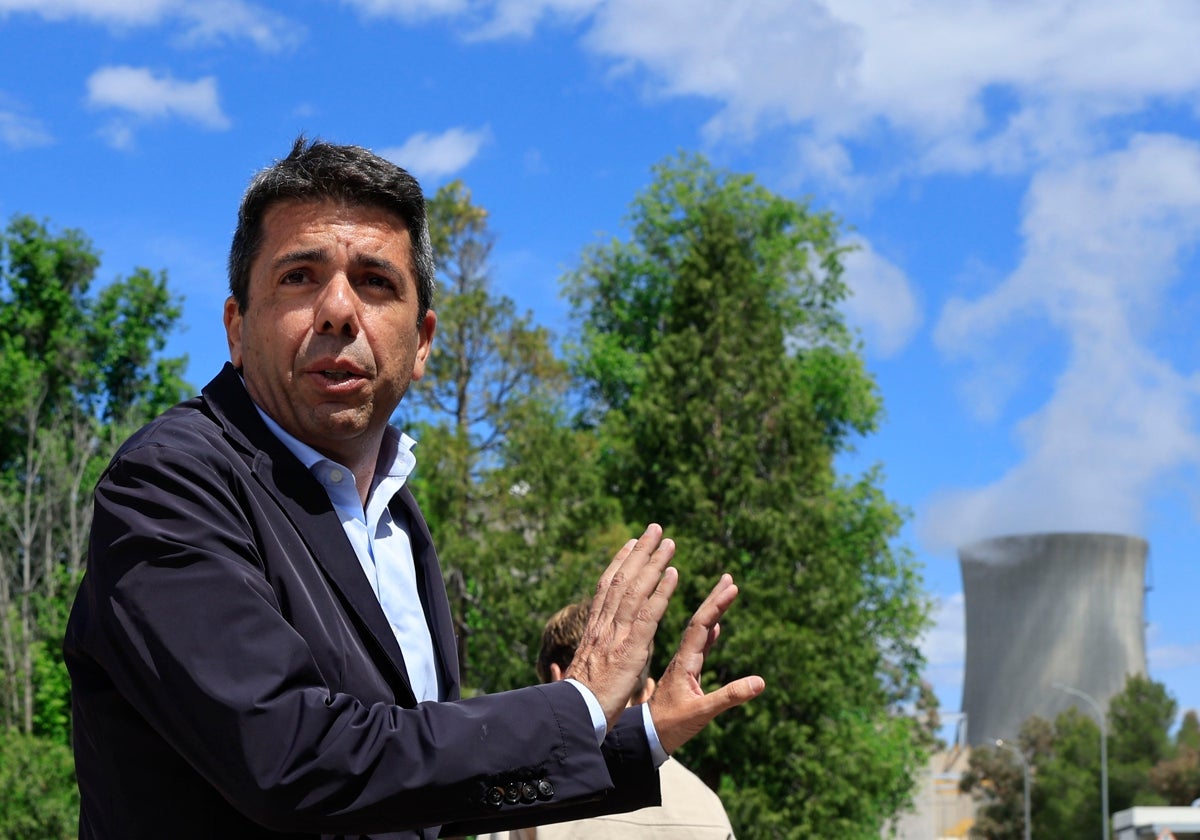 Mazón, sobre el acto de Camps: «Me parecería irresponsable hablar ahora de asuntos internos»