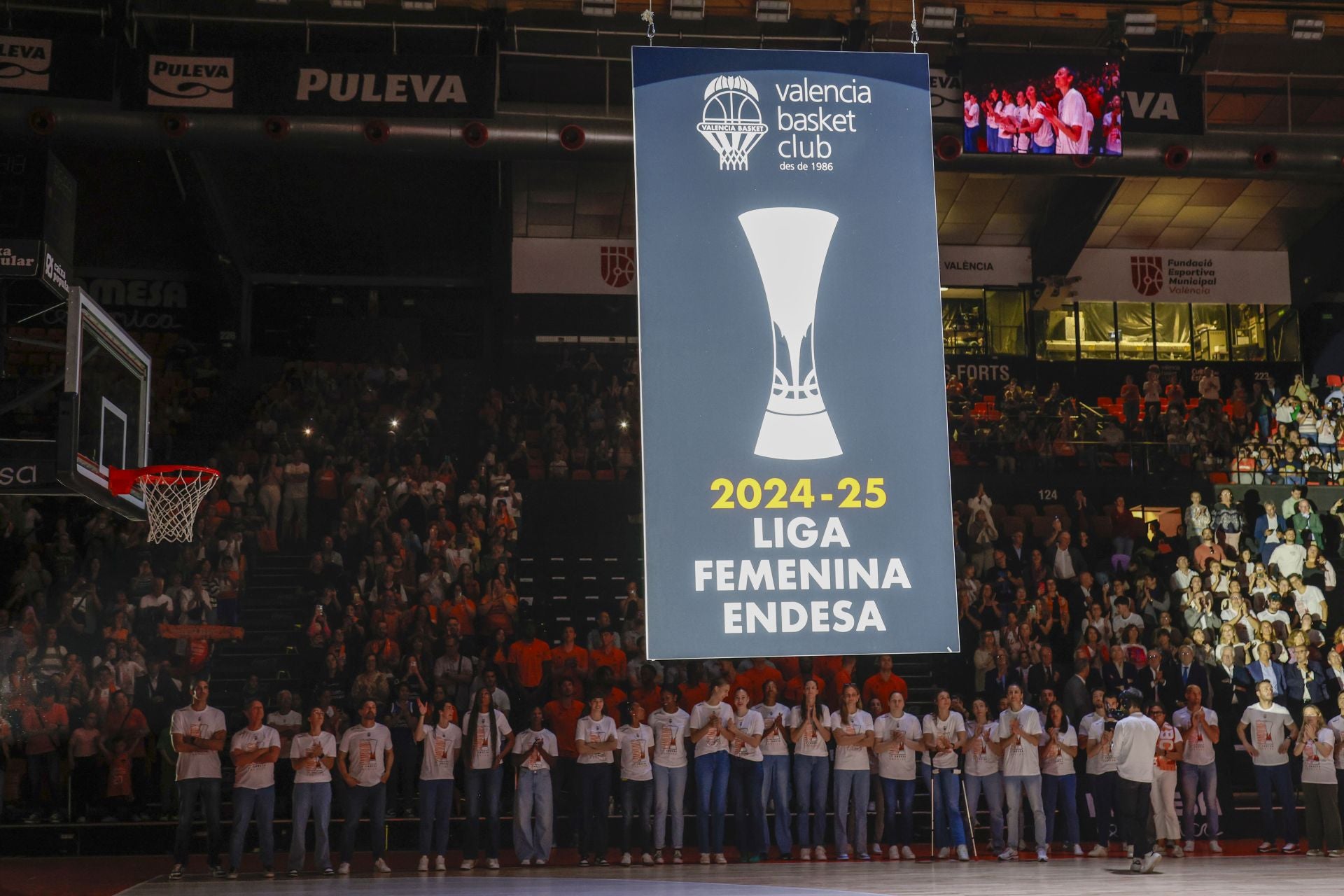 El Valencia Basket femenino celebra su tercer título consecutivo
