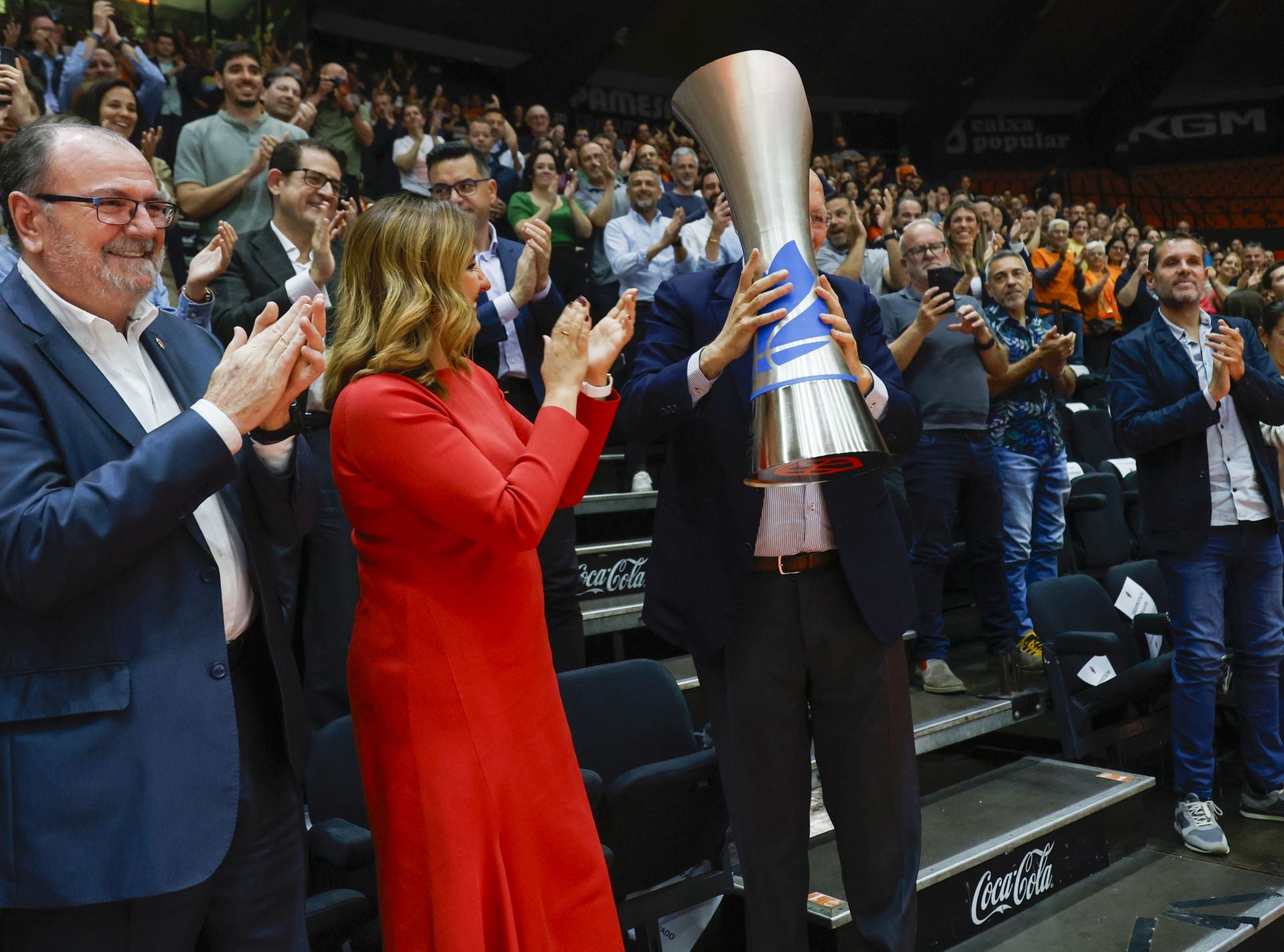 El Valencia Basket femenino celebra su tercer título consecutivo