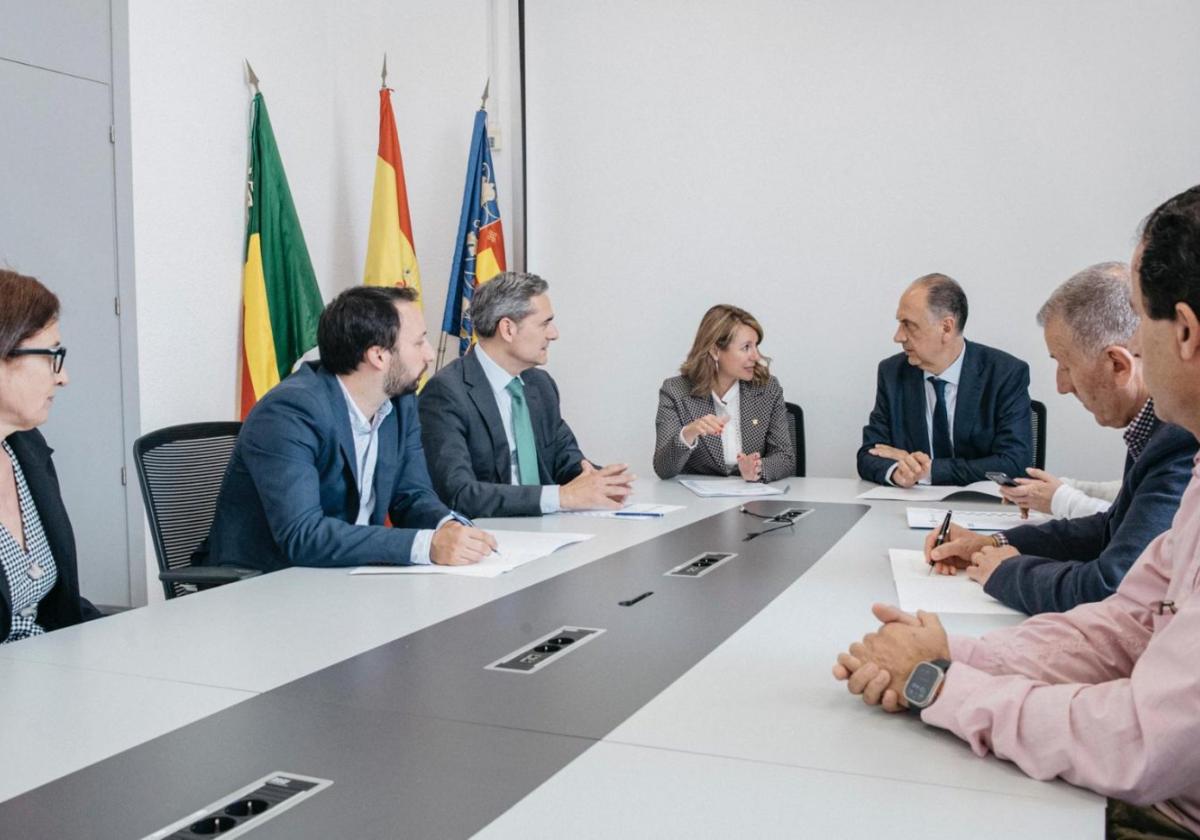 Nuevo parking que suma 300 plazas a las 200 existentes en la zona del Aeroclub