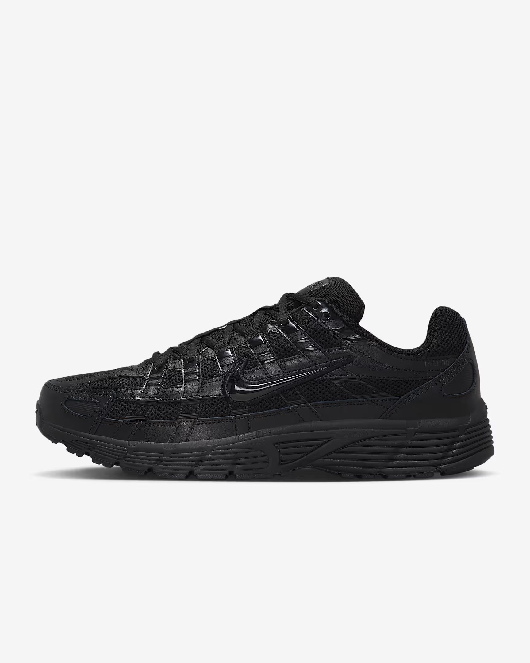 Nike P-6000, la zapatilla más buscada en este momento.