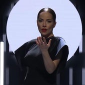 La cantante Nina Žižic interpretando 'Dobrodošli'.