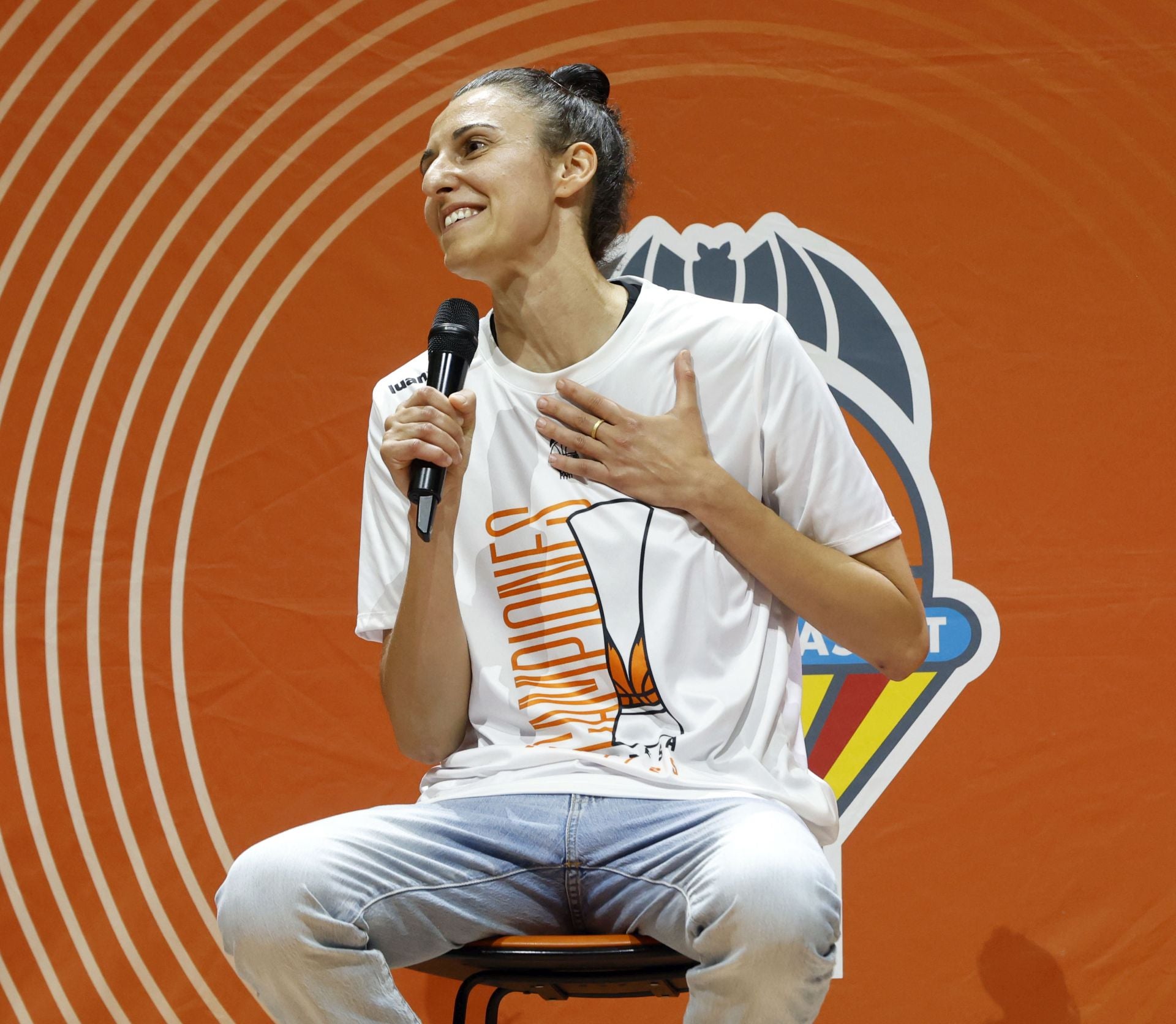 El Valencia Basket femenino celebra su tercer título consecutivo