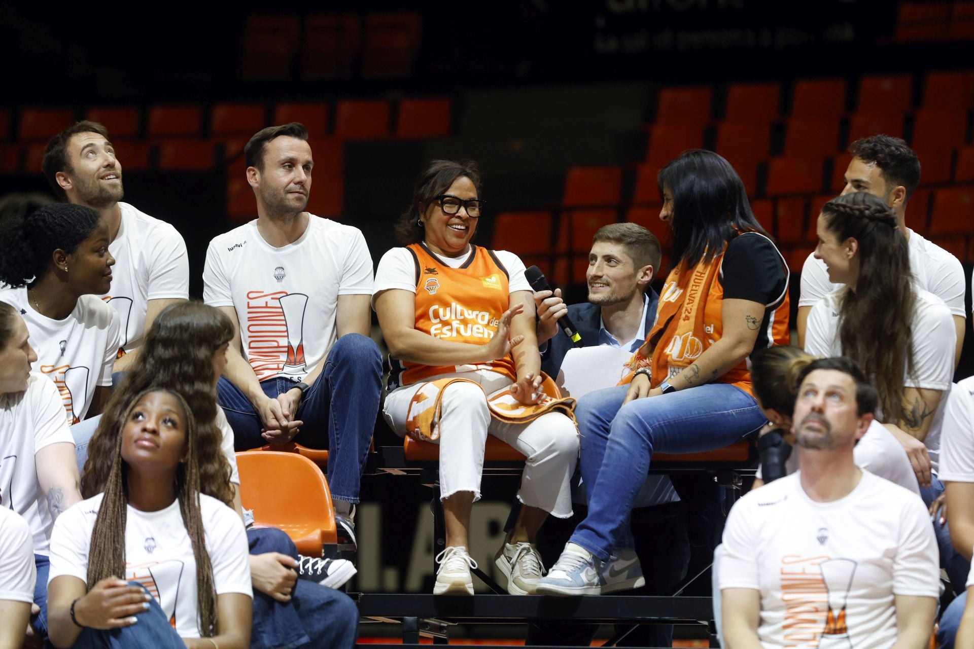 El Valencia Basket femenino celebra su tercer título consecutivo