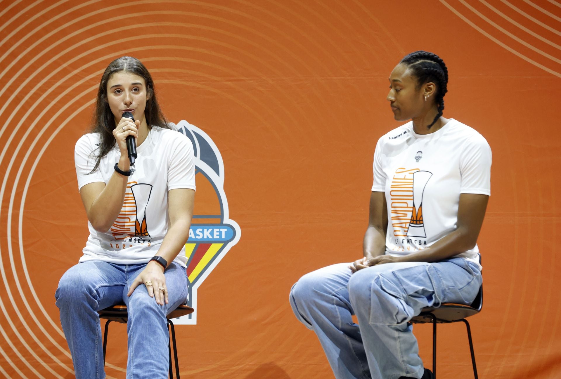 El Valencia Basket femenino celebra su tercer título consecutivo