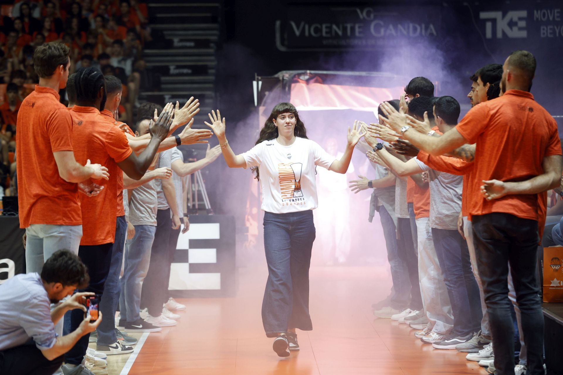 El Valencia Basket femenino celebra su tercer título consecutivo