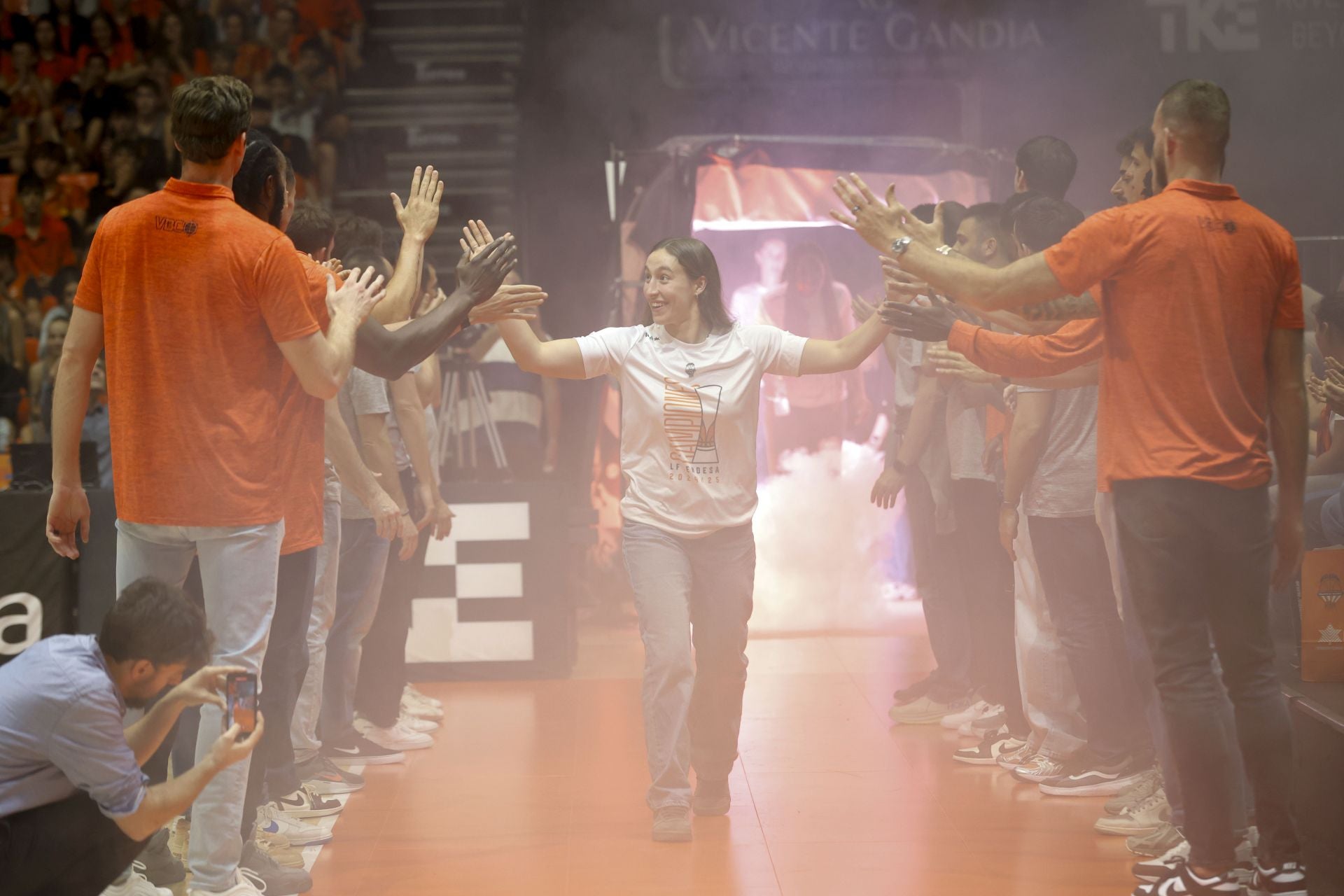 El Valencia Basket femenino celebra su tercer título consecutivo