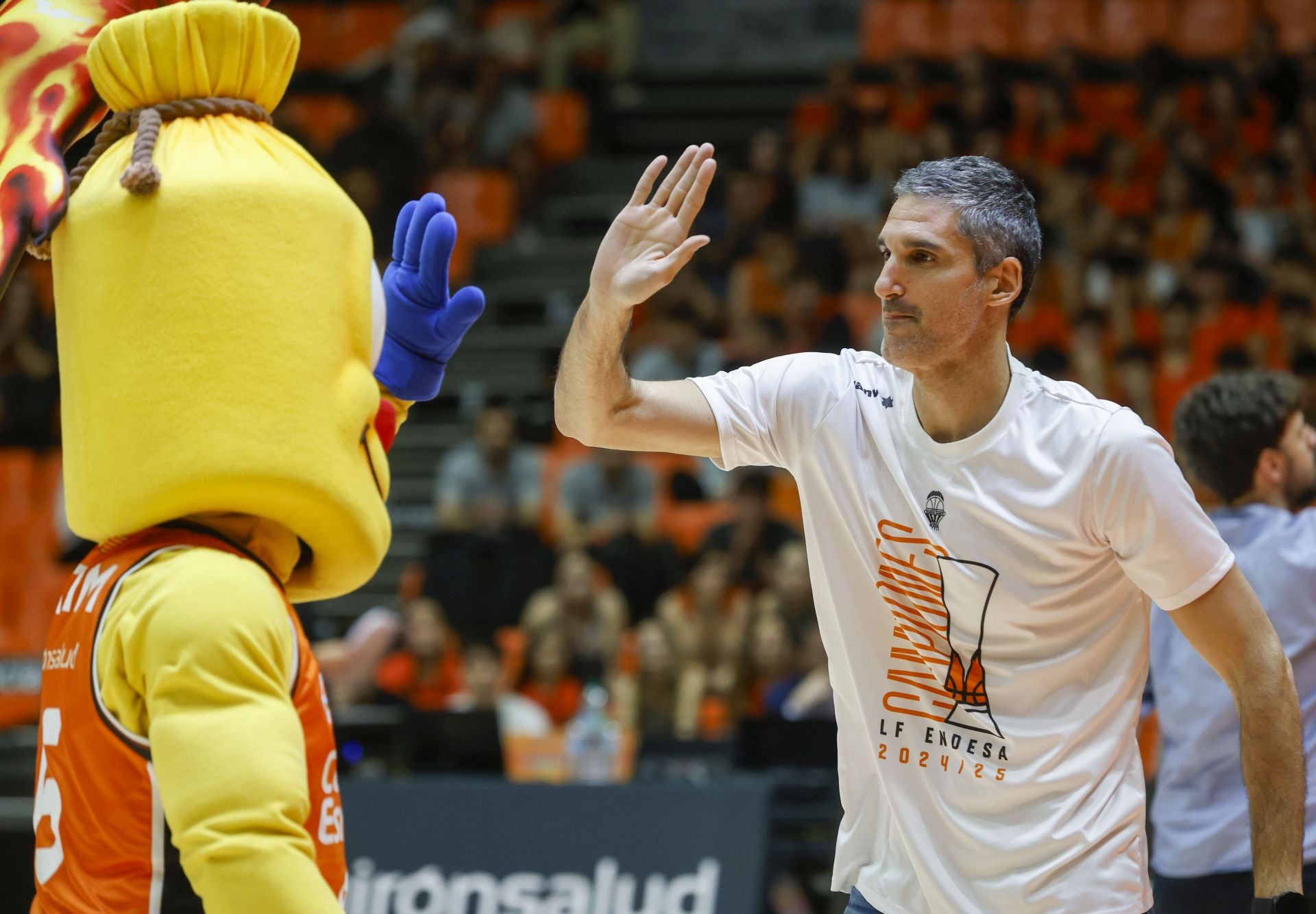El Valencia Basket femenino celebra su tercer título consecutivo