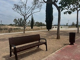 Nuevo banco en la Alameda.