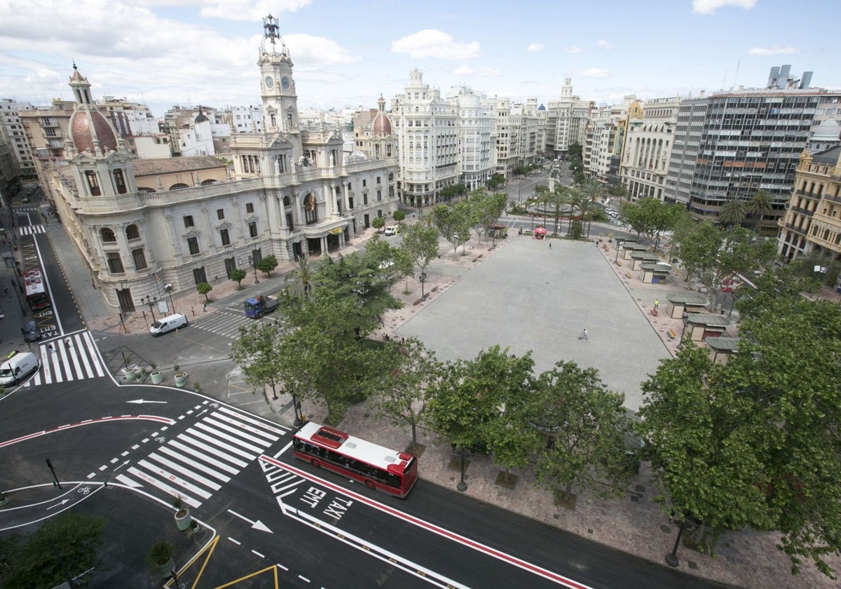 Así será la nueva plaza del Ayuntamiento de Valencia: sin playa artificial y con los árboles reubicados para permitir ver la mascletà