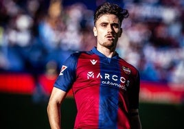 Álex Forés celebra su gol ante el Zaragoza esta temporada.