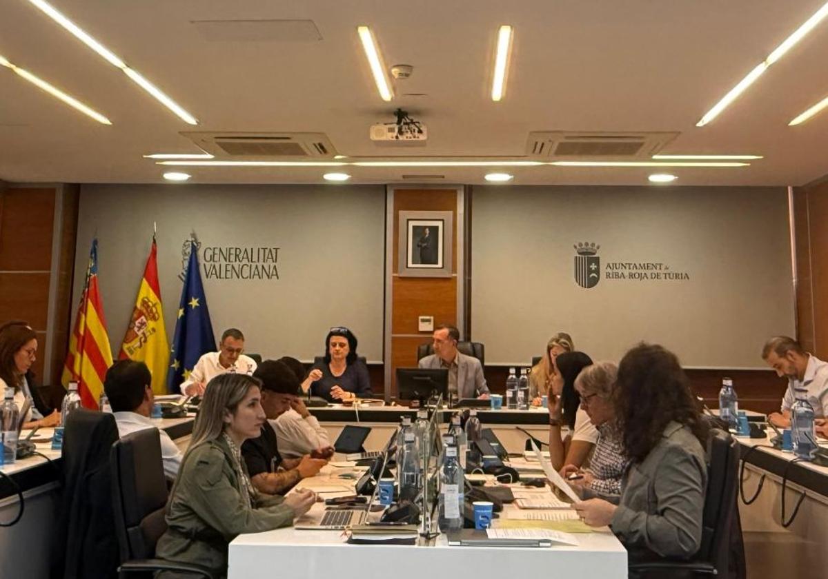 Sesión plenaria en el Ayuntamiento de Riba-roja.
