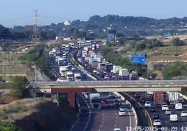 Atascos en la A-7 este martes, 13 de mayo.