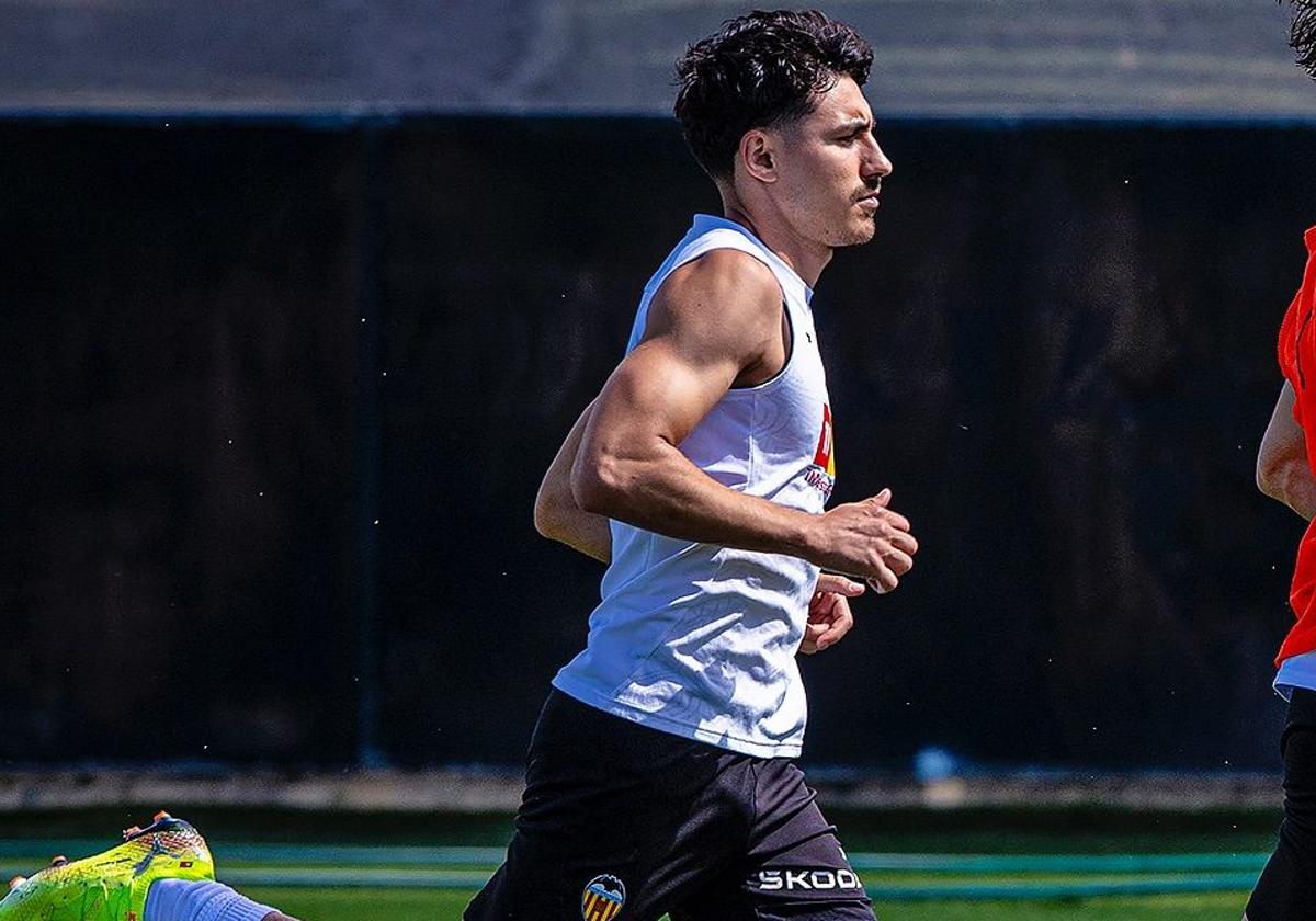 André Almeida, en un entrenamiento en la Ciudad Deportiva de Paterna.
