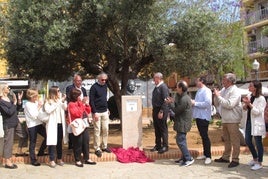 Dénia muestra su aprecio a Maria Ibars con busto de la escritora en la Glorieta