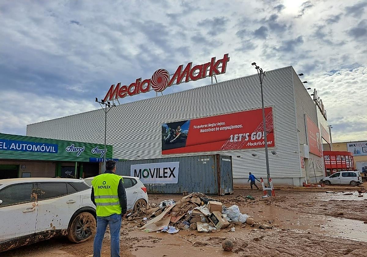 La empresa retiró los residuos eléctricos tras la dana.