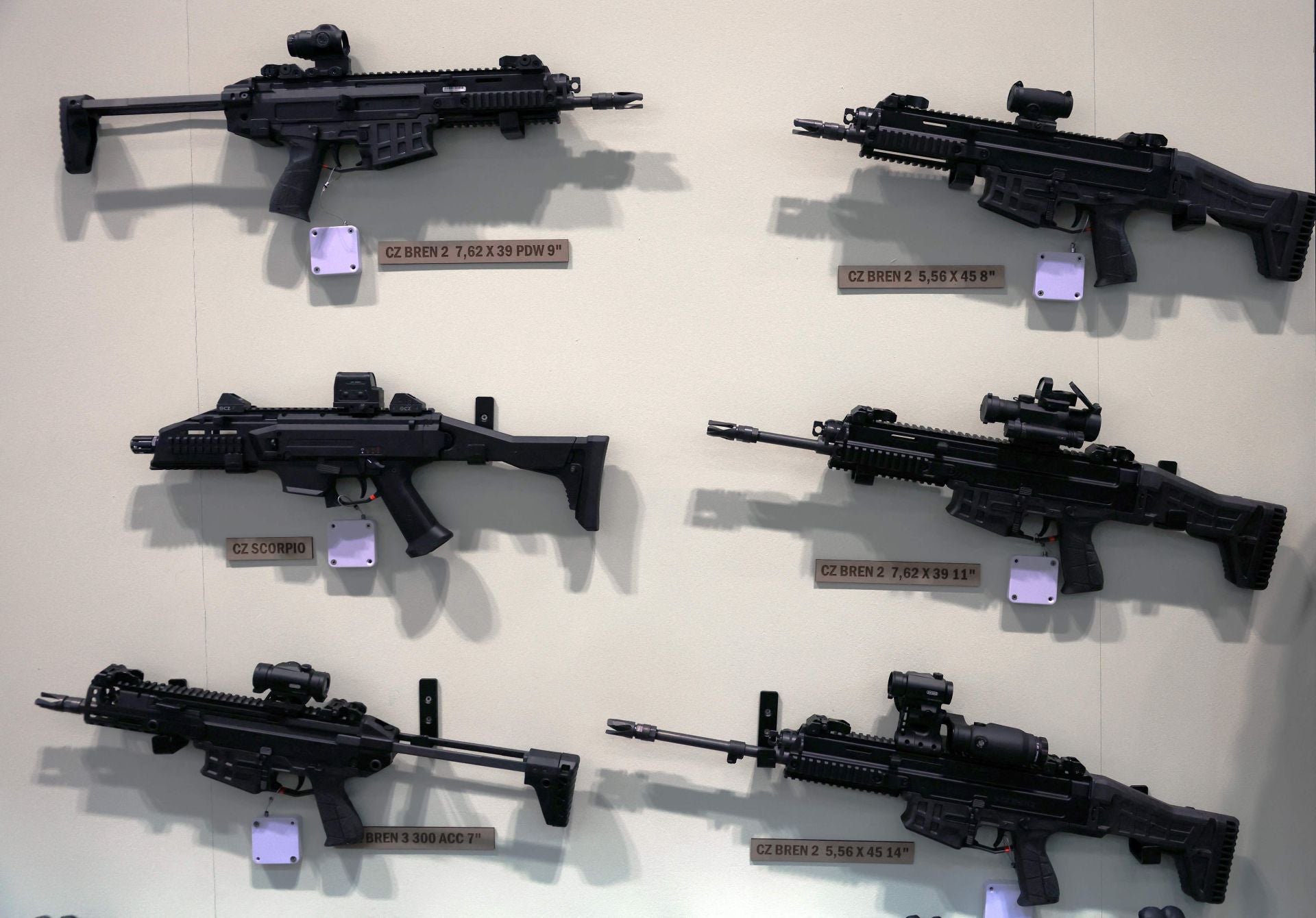 España muestra la última tecnología militar en FEINDEF