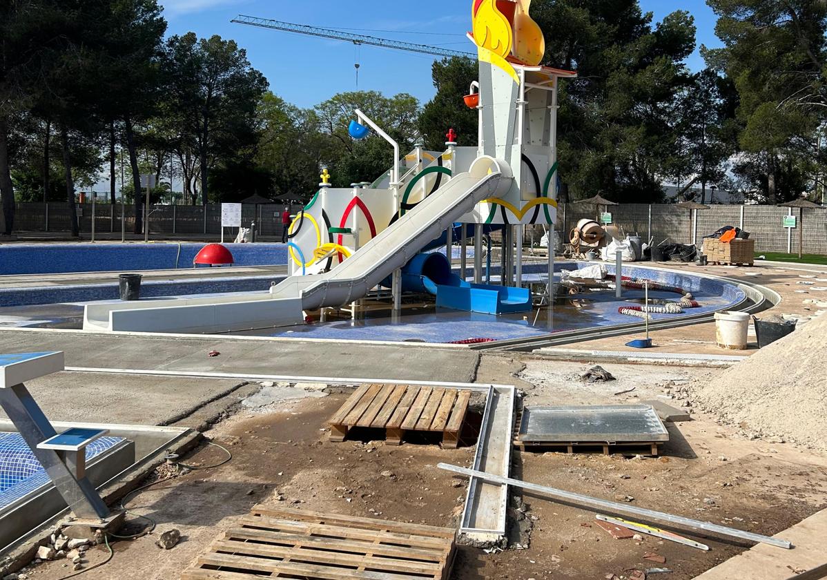 Obras en la piscina municipal de Algemesí.