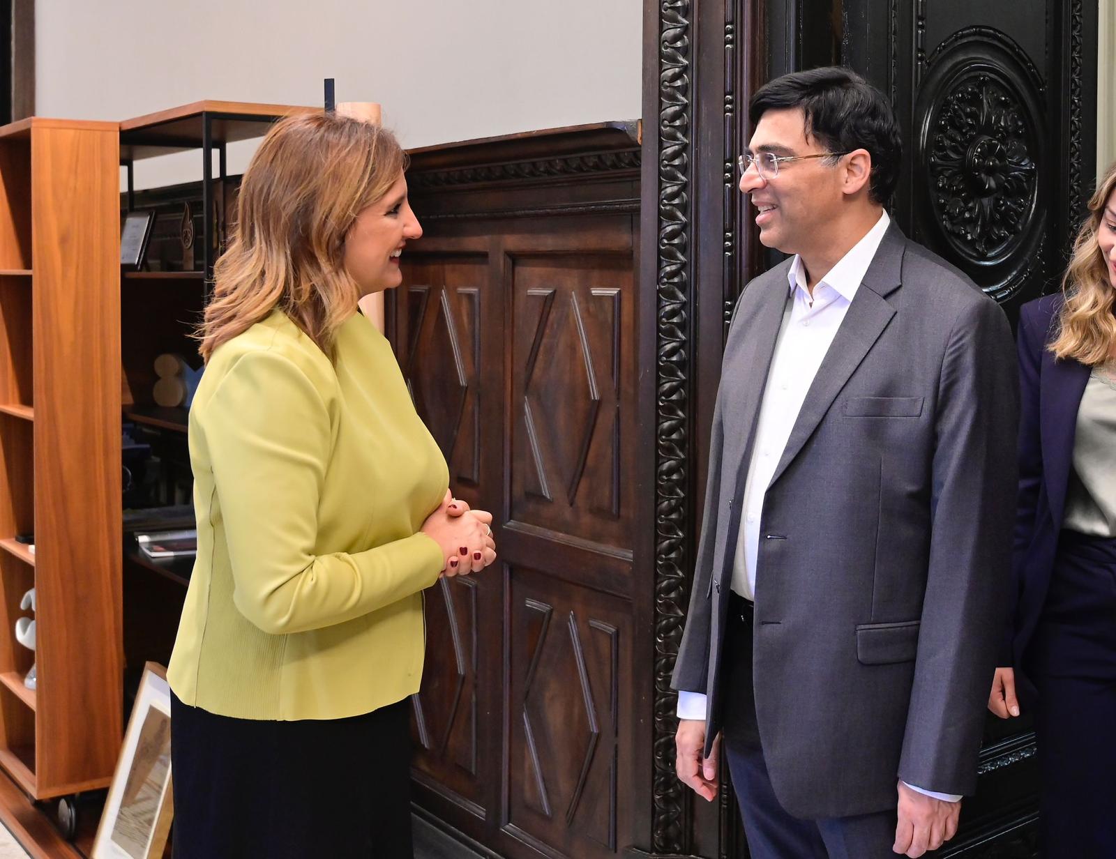 La alcaldesa Mª José Catalá deperta con Viswanathan Anand.