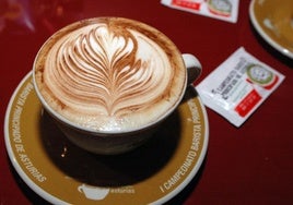 El efecto de la cafeína puede alterar el descanso según a qué hora tomes el café.