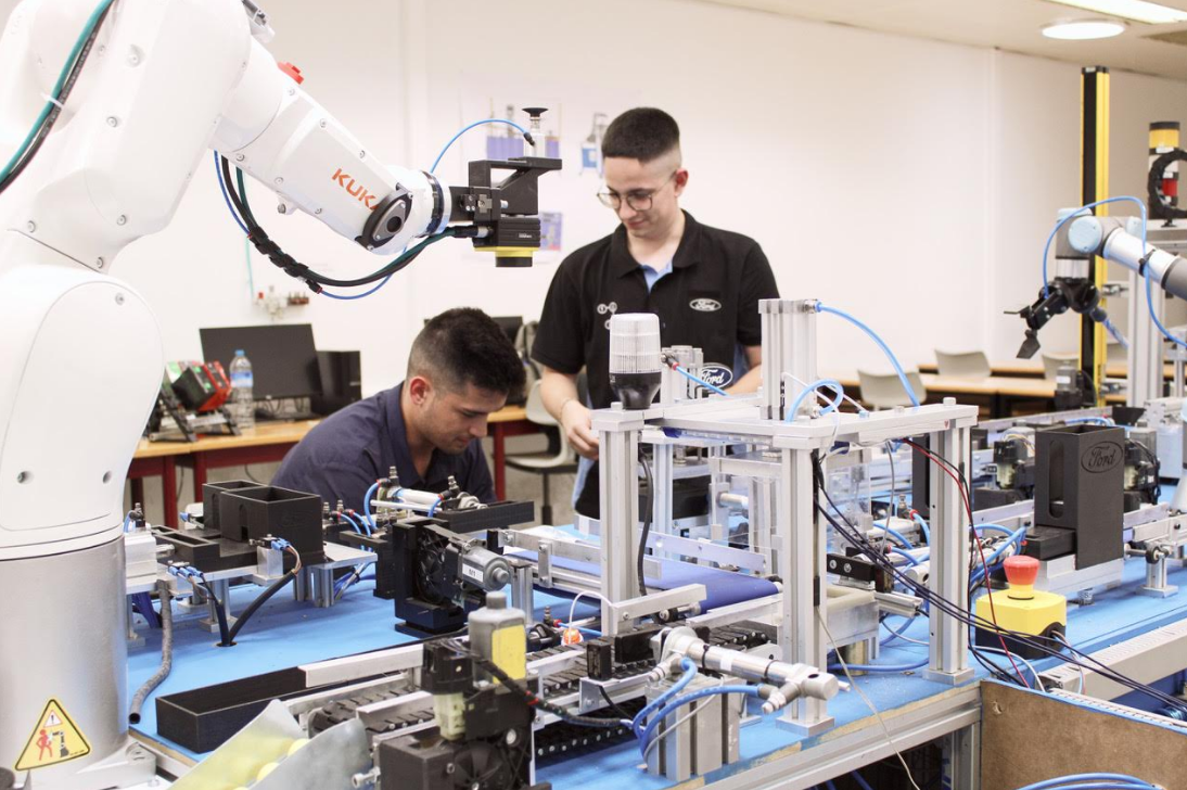 La factoría Ford a escala con los proyectos finales del alumnado de Mecatrónica Industrial en FDI