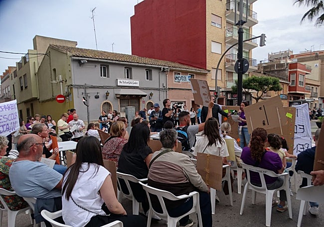 Protesta de la comunidad educativa del Ceip Blasco Ibáñez celebrada el pasado jueves.