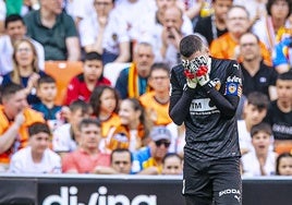 Jaume Doménech, durante un partido en Mestalla.