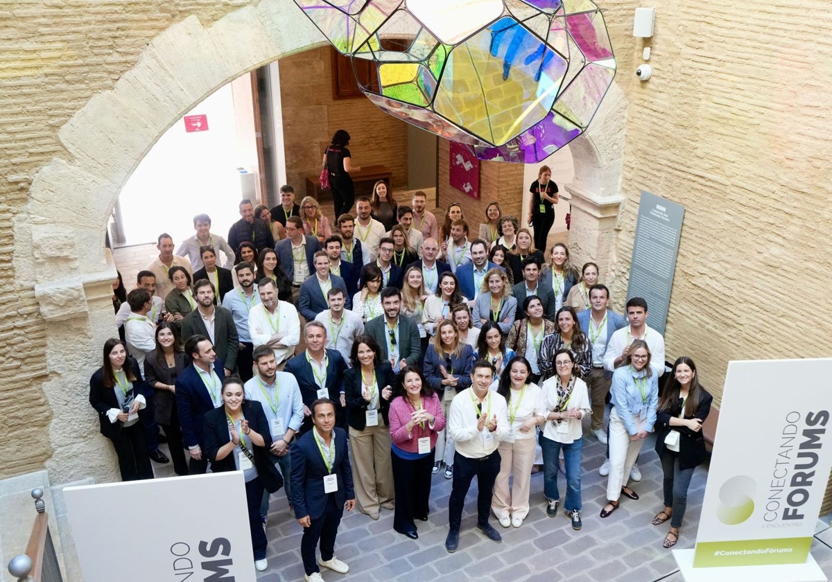 Las grandes firmas valencianas guían a los futuros líderes de la empresa familiar en V Encuentro Conectando Fórums