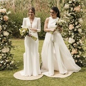 María Gómez-Lechón y Carolina Moyano, en su boda.