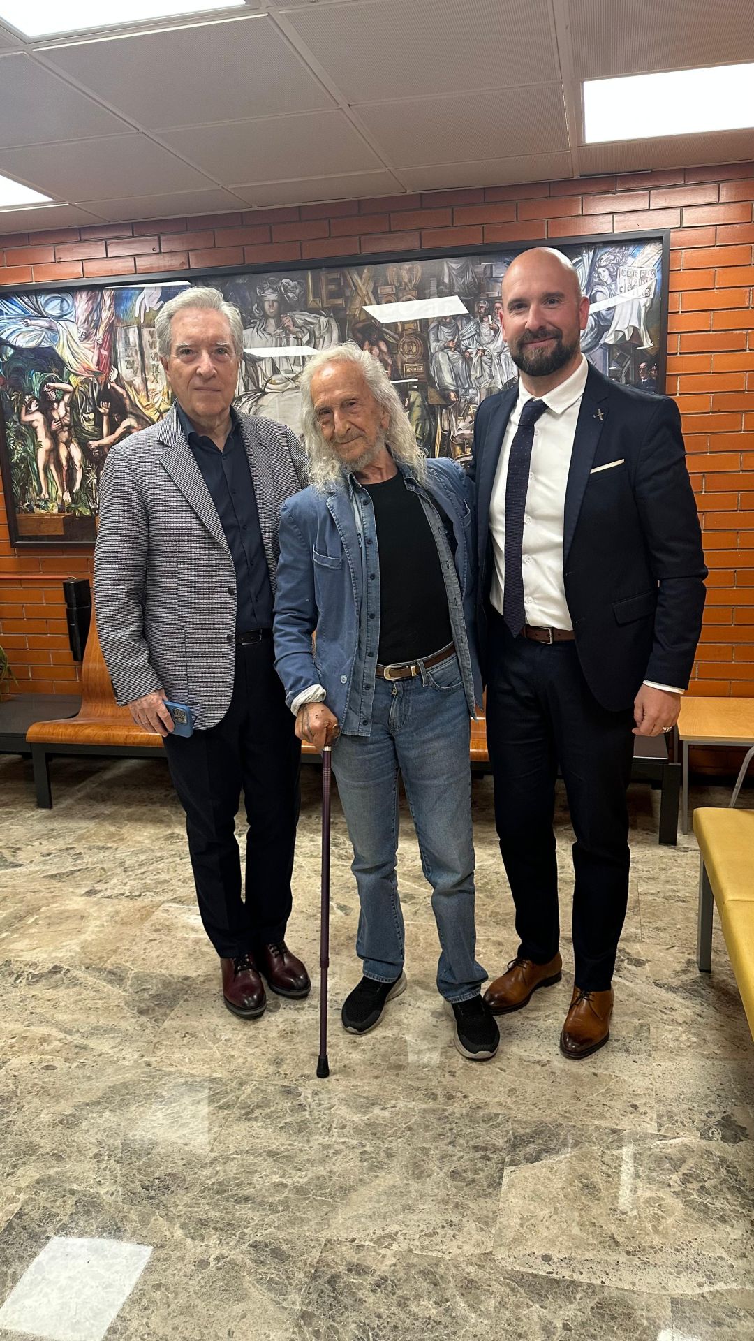 Iñaki Gabilondo también asiste a la conferencia del compositor Josué Vergara.