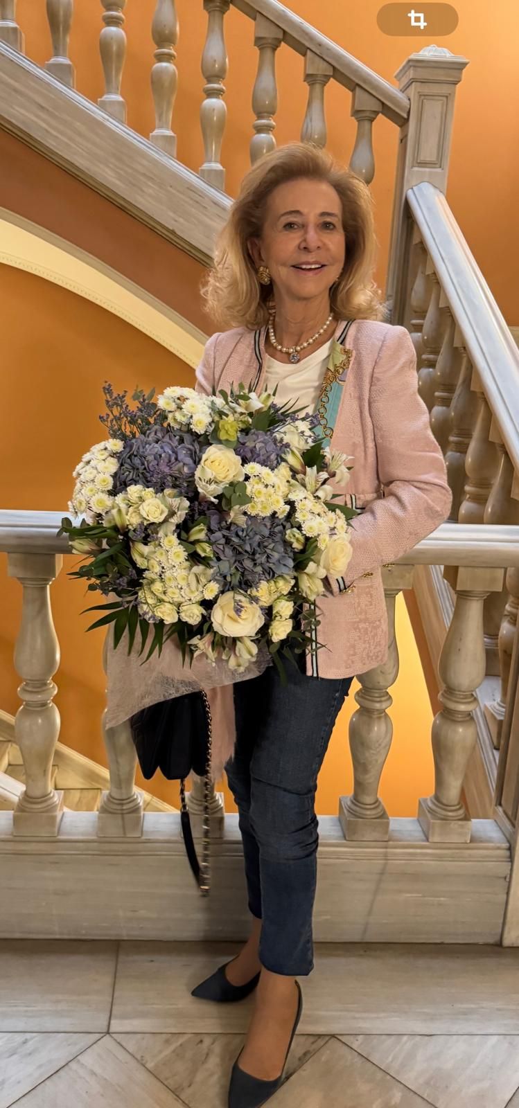 A Mayrén Beneyto le regalaron un bonito ramo de flores.