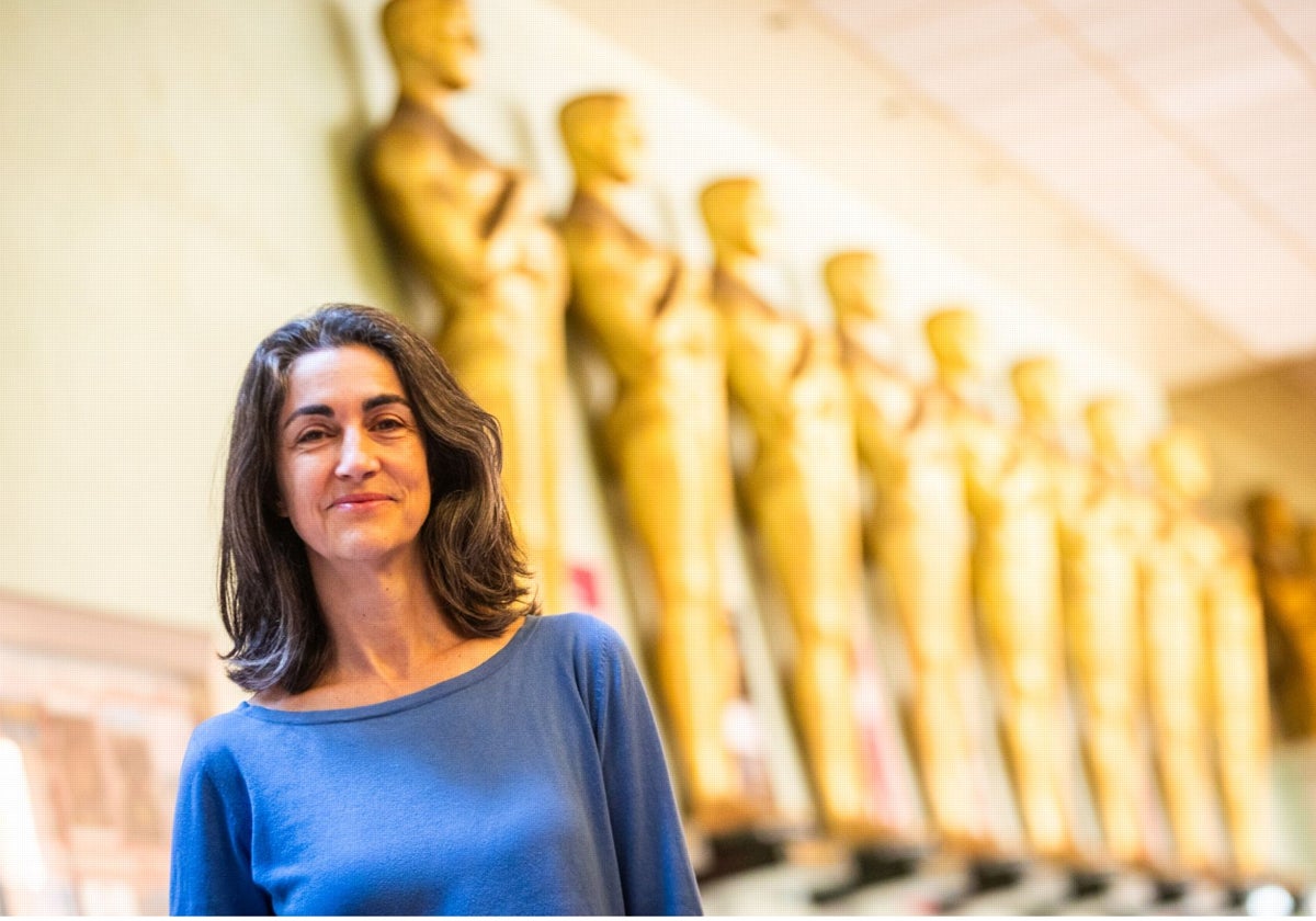 La directora valenciana Avelina Prat en el vestíbulo de los cines Lys.