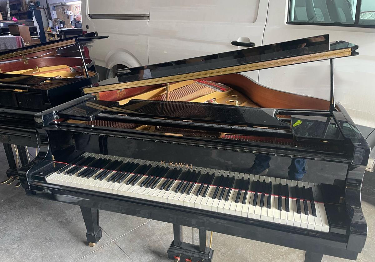 Pianos de cola donados.